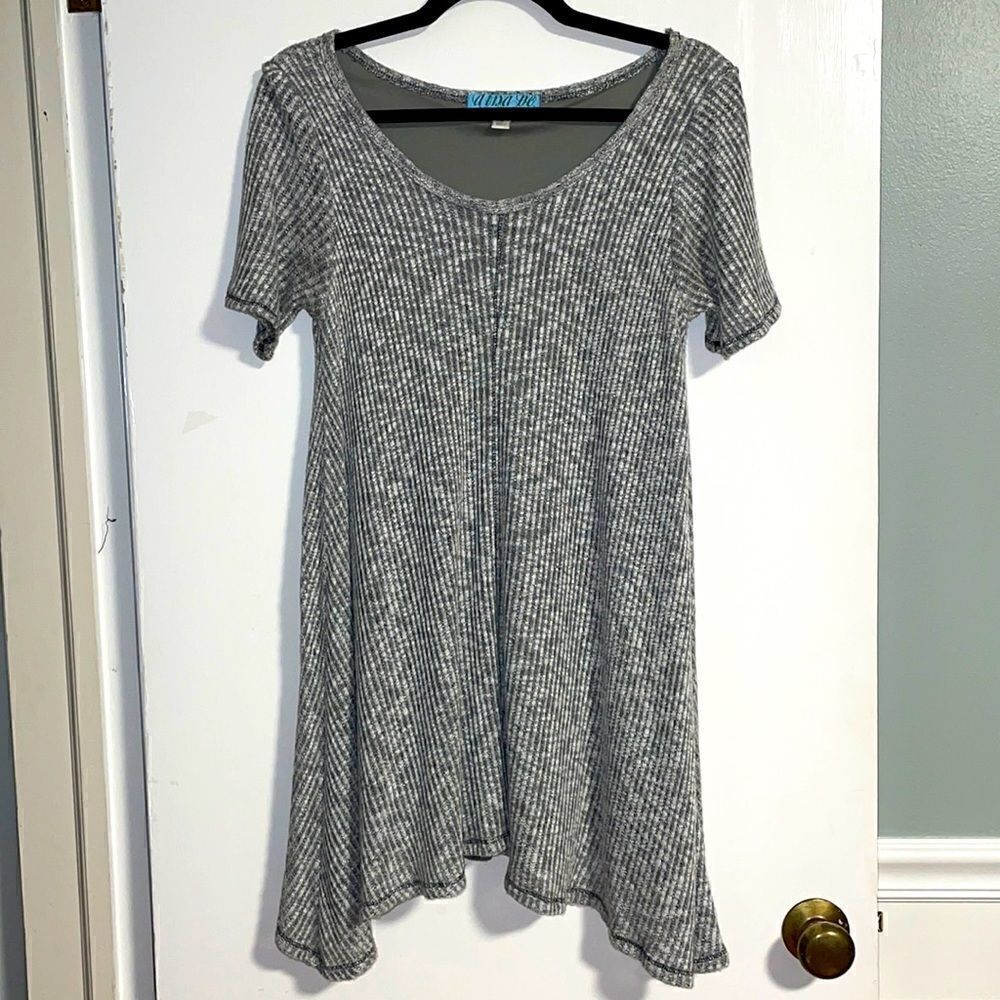 Dina Be lined side tail scoop neck marled grey knit tunic size S